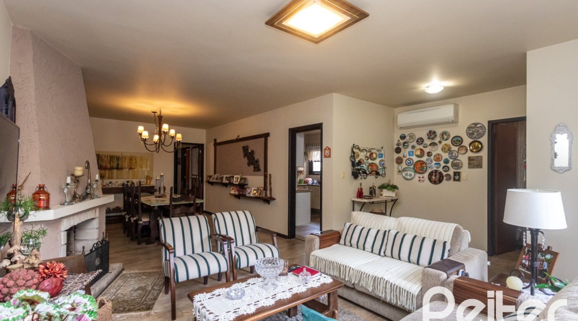 Casa à venda com 149m², 3 dormitórios, 1 suíte, 3 vagas, no bairro Ipanema em Porto Alegre