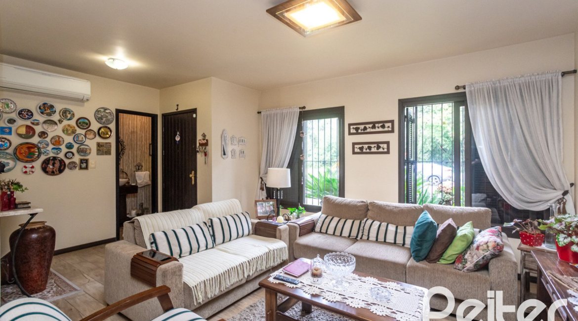 Casa à venda com 149m², 3 dormitórios, 1 suíte, 3 vagas, no bairro Ipanema em Porto Alegre