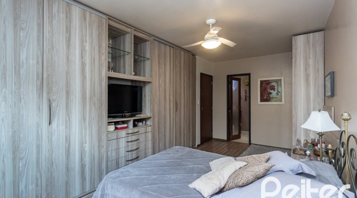Casa à venda com 149m², 3 dormitórios, 1 suíte, 3 vagas, no bairro Ipanema em Porto Alegre