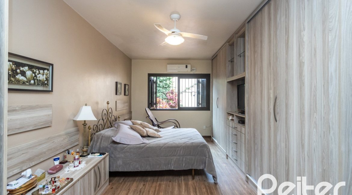 Casa à venda com 149m², 3 dormitórios, 1 suíte, 3 vagas, no bairro Ipanema em Porto Alegre