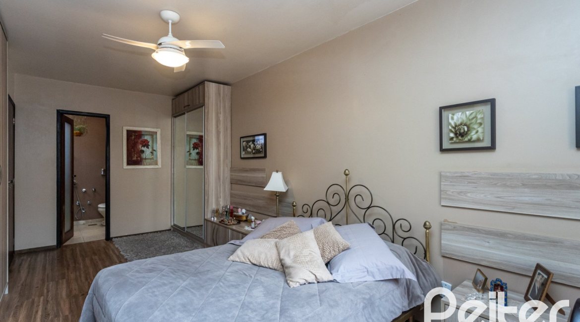 Casa à venda com 149m², 3 dormitórios, 1 suíte, 3 vagas, no bairro Ipanema em Porto Alegre