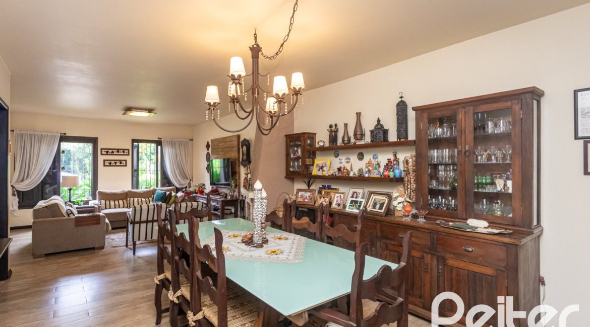 Casa à venda com 149m², 3 dormitórios, 1 suíte, 3 vagas, no bairro Ipanema em Porto Alegre