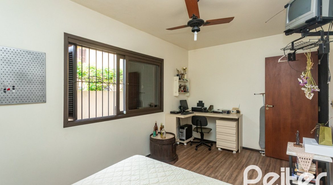 Casa à venda com 149m², 3 dormitórios, 1 suíte, 3 vagas, no bairro Ipanema em Porto Alegre