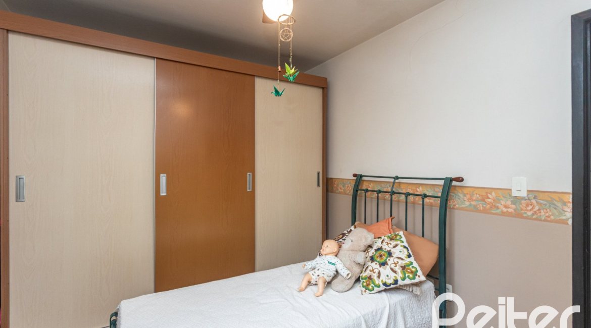 Casa à venda com 149m², 3 dormitórios, 1 suíte, 3 vagas, no bairro Ipanema em Porto Alegre