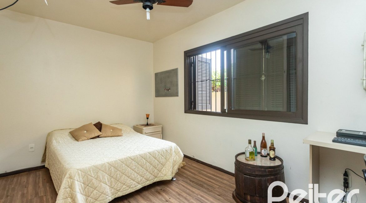 Casa à venda com 149m², 3 dormitórios, 1 suíte, 3 vagas, no bairro Ipanema em Porto Alegre