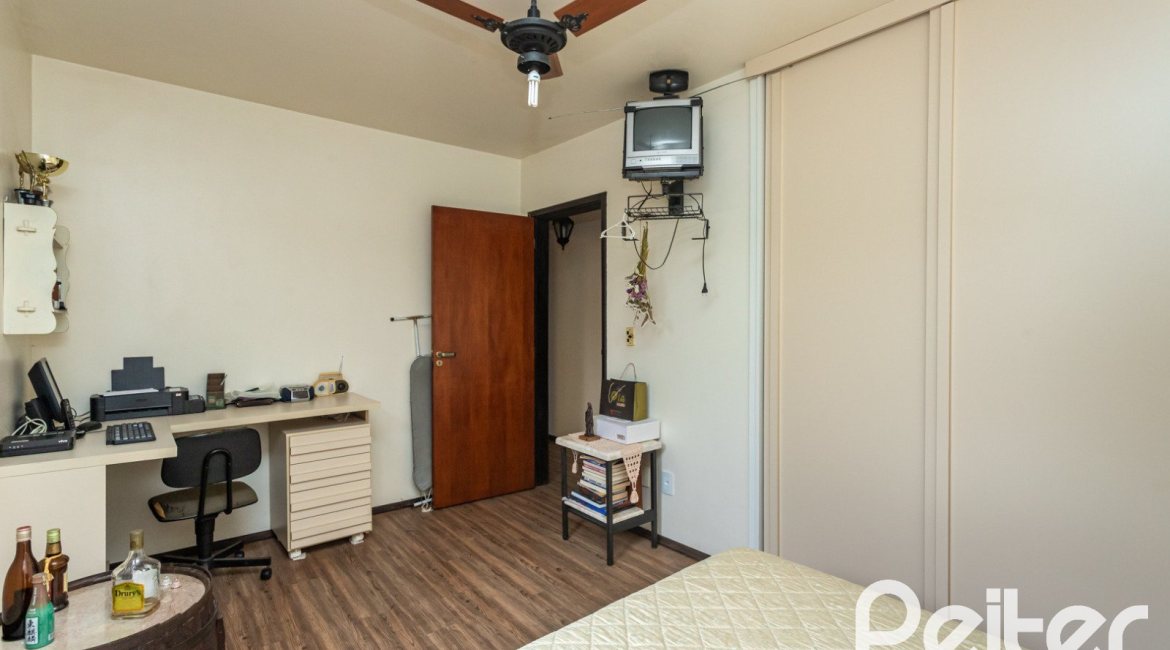 Casa à venda com 149m², 3 dormitórios, 1 suíte, 3 vagas, no bairro Ipanema em Porto Alegre