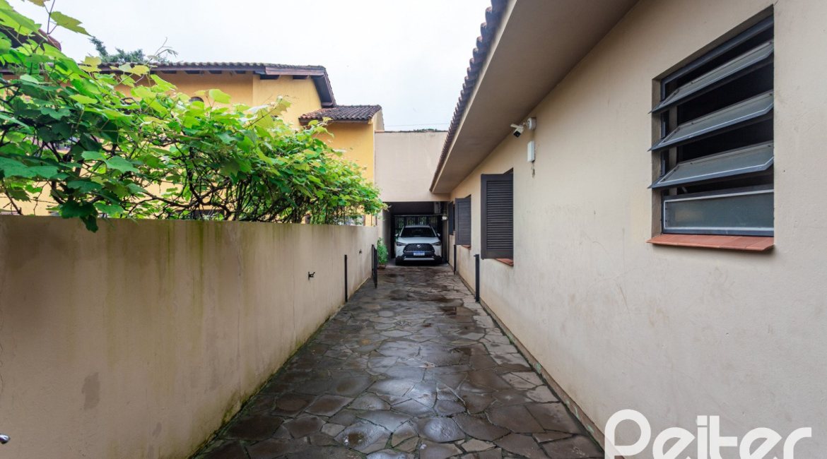 Casa à venda com 149m², 3 dormitórios, 1 suíte, 3 vagas, no bairro Ipanema em Porto Alegre