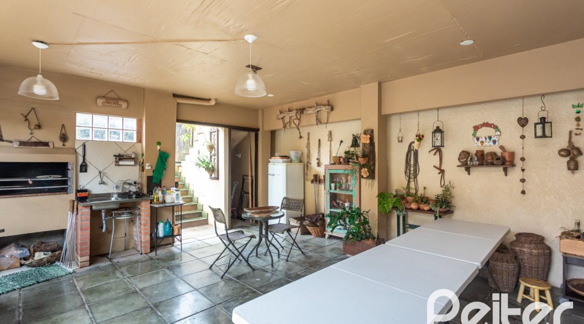 Casa à venda com 149m², 3 dormitórios, 1 suíte, 3 vagas, no bairro Ipanema em Porto Alegre