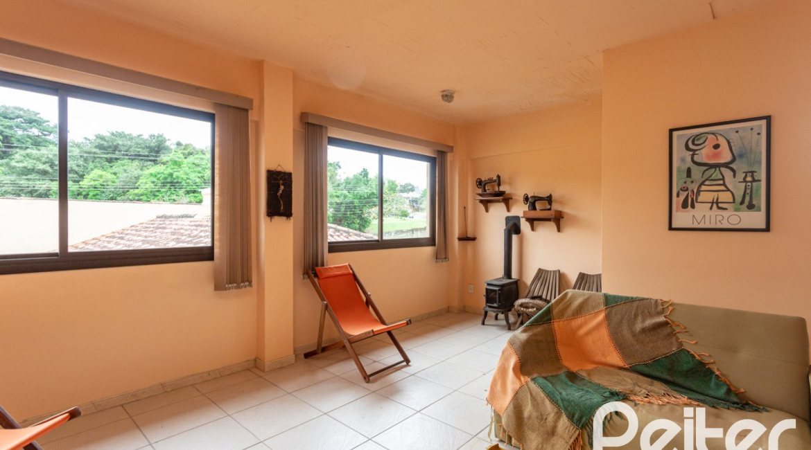 Casa à venda com 149m², 3 dormitórios, 1 suíte, 3 vagas, no bairro Ipanema em Porto Alegre