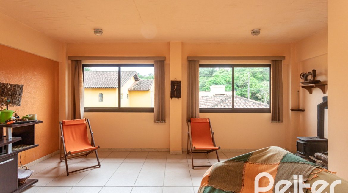 Casa à venda com 149m², 3 dormitórios, 1 suíte, 3 vagas, no bairro Ipanema em Porto Alegre