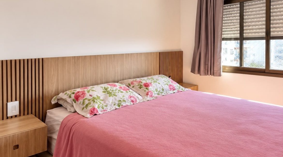 Apartamento à venda com 81m², 2 dormitórios, 1 suíte, 1 vaga, no bairro Santa Maria Goretti em Porto Alegre