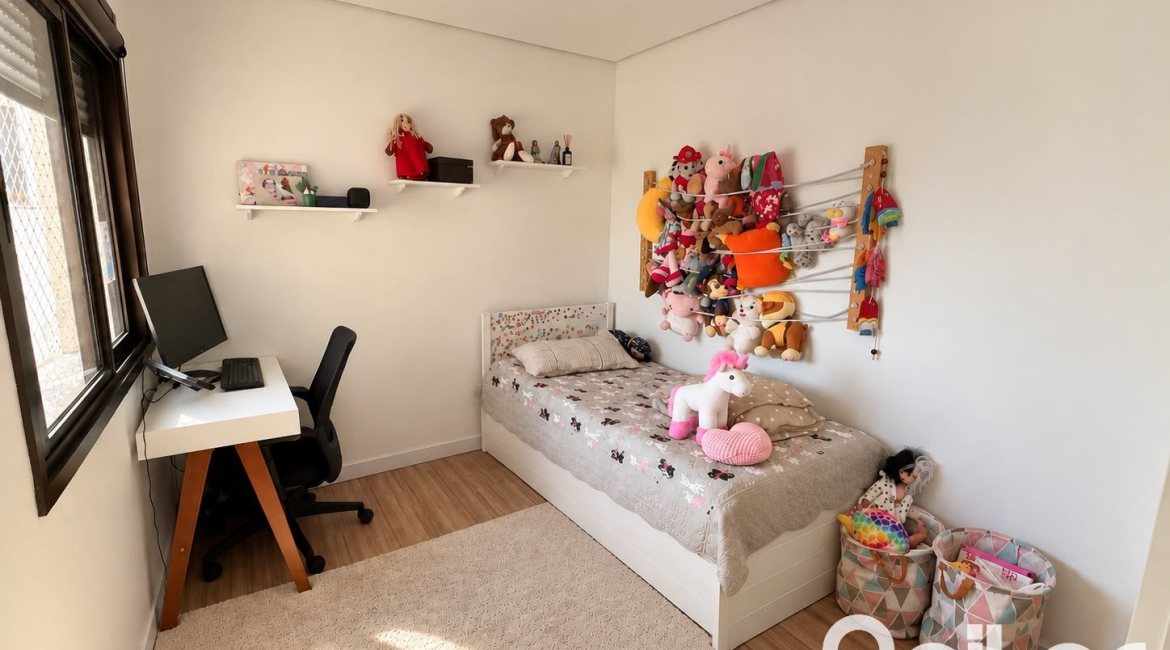 Apartamento à venda com 81m², 2 dormitórios, 1 suíte, 1 vaga, no bairro Santa Maria Goretti em Porto Alegre