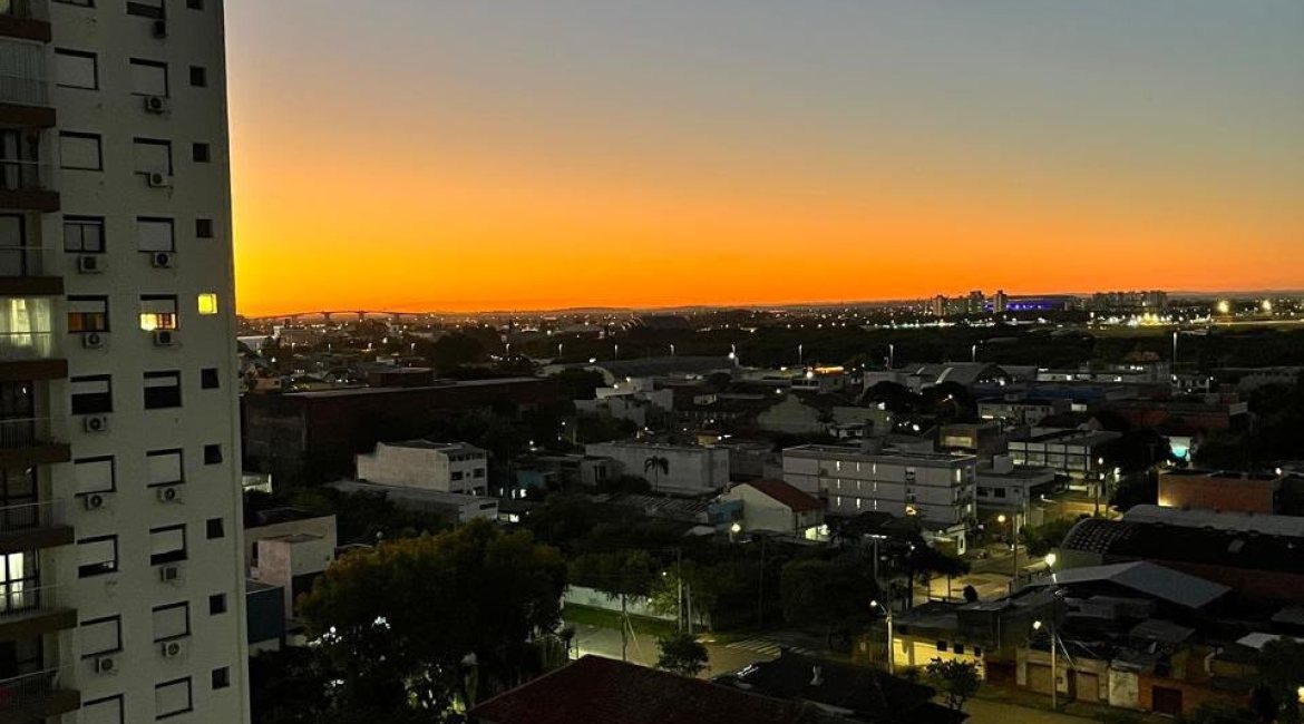 Apartamento à venda com 81m², 2 dormitórios, 1 suíte, 1 vaga, no bairro Santa Maria Goretti em Porto Alegre
