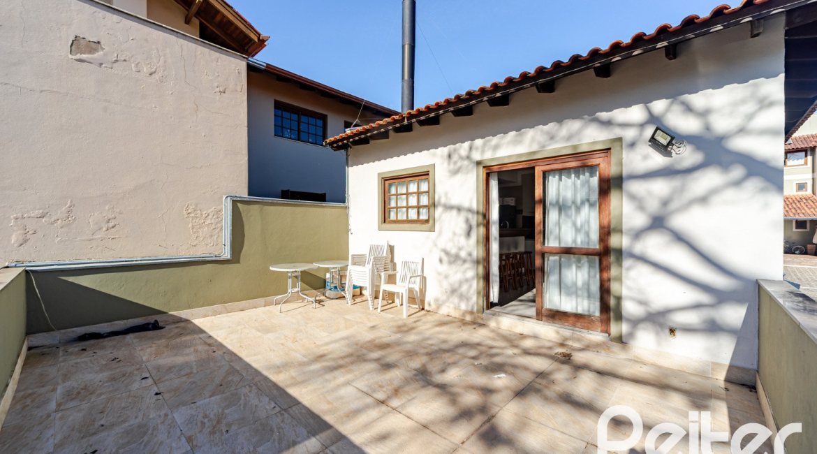 Casa em Condomínio à venda com 179m², 4 dormitórios, 1 suíte, 2 vagas, no bairro Cavalhada em Porto Alegre