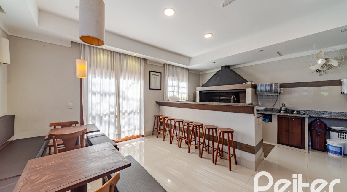 Casa em Condomínio à venda com 179m², 4 dormitórios, 1 suíte, 2 vagas, no bairro Cavalhada em Porto Alegre