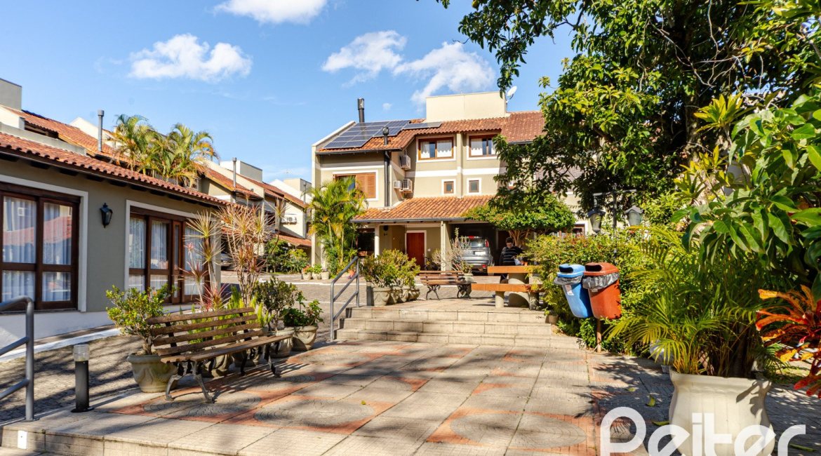 Casa em Condomínio à venda com 179m², 4 dormitórios, 1 suíte, 2 vagas, no bairro Cavalhada em Porto Alegre