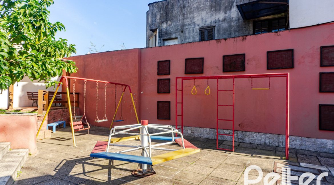 Casa em Condomínio à venda com 179m², 4 dormitórios, 1 suíte, 2 vagas, no bairro Cavalhada em Porto Alegre