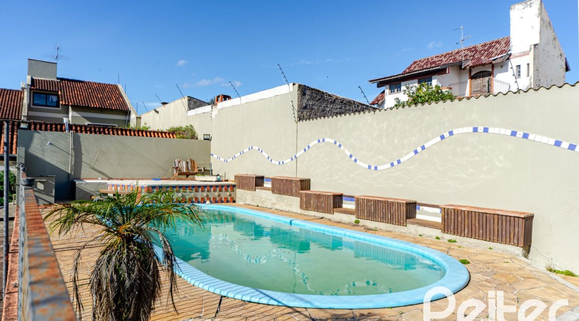 Casa em Condomínio à venda com 179m², 4 dormitórios, 1 suíte, 2 vagas, no bairro Cavalhada em Porto Alegre