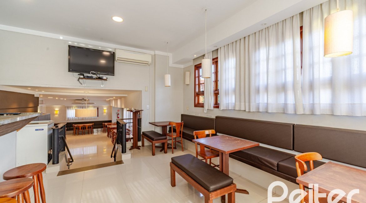 Casa em Condomínio à venda com 179m², 4 dormitórios, 1 suíte, 2 vagas, no bairro Cavalhada em Porto Alegre