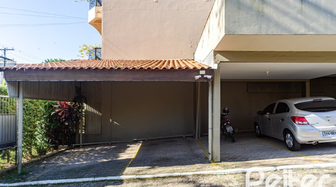Casa em Condomínio à venda com 179m², 4 dormitórios, 1 suíte, 2 vagas, no bairro Cavalhada em Porto Alegre