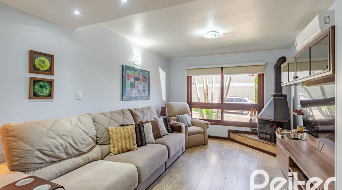 Casa em Condomínio à venda com 179m², 4 dormitórios, 1 suíte, 2 vagas, no bairro Cavalhada em Porto Alegre