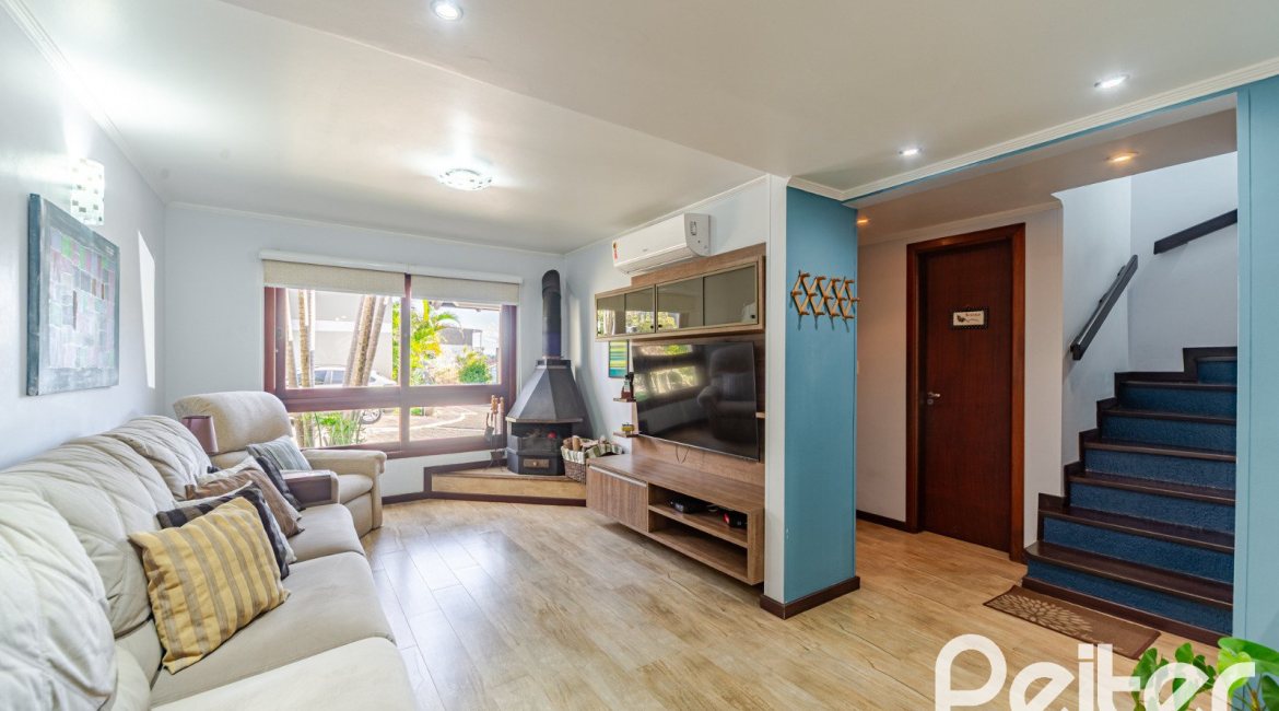 Casa em Condomínio à venda com 179m², 4 dormitórios, 1 suíte, 2 vagas, no bairro Cavalhada em Porto Alegre