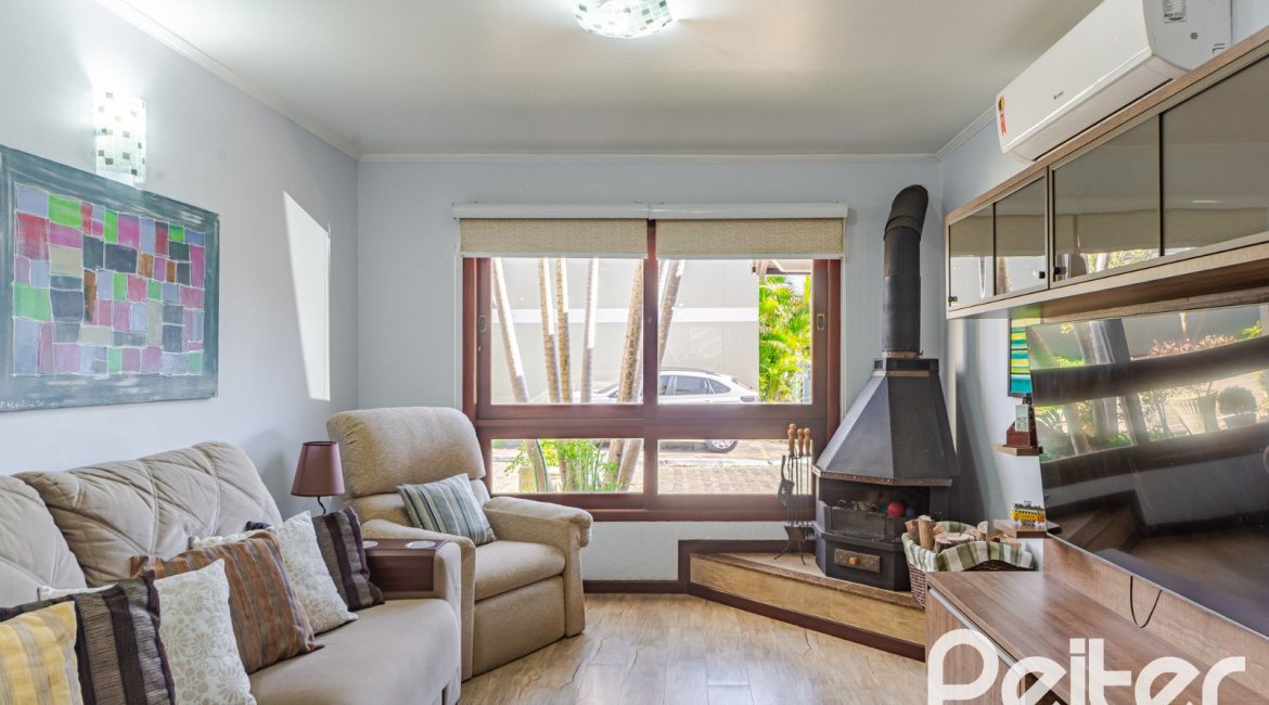 Casa em Condomínio à venda com 179m², 4 dormitórios, 1 suíte, 2 vagas, no bairro Cavalhada em Porto Alegre