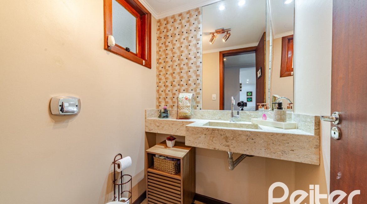 Casa em Condomínio à venda com 179m², 4 dormitórios, 1 suíte, 2 vagas, no bairro Cavalhada em Porto Alegre