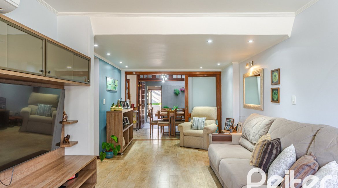 Casa em Condomínio à venda com 179m², 4 dormitórios, 1 suíte, 2 vagas, no bairro Cavalhada em Porto Alegre