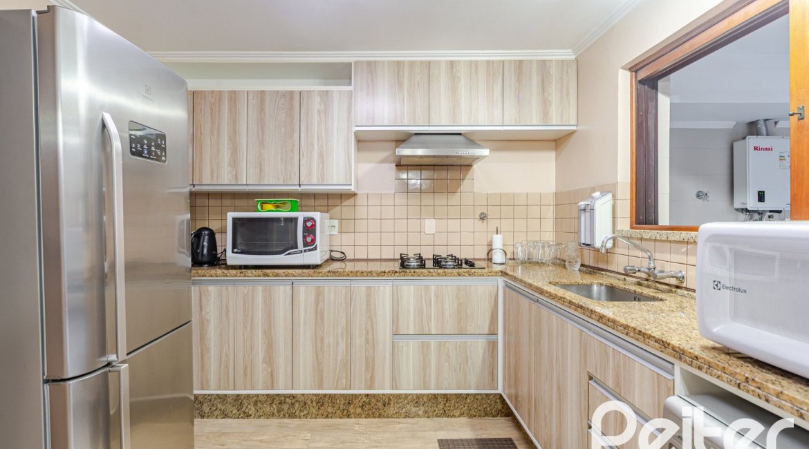 Casa em Condomínio à venda com 179m², 4 dormitórios, 1 suíte, 2 vagas, no bairro Cavalhada em Porto Alegre