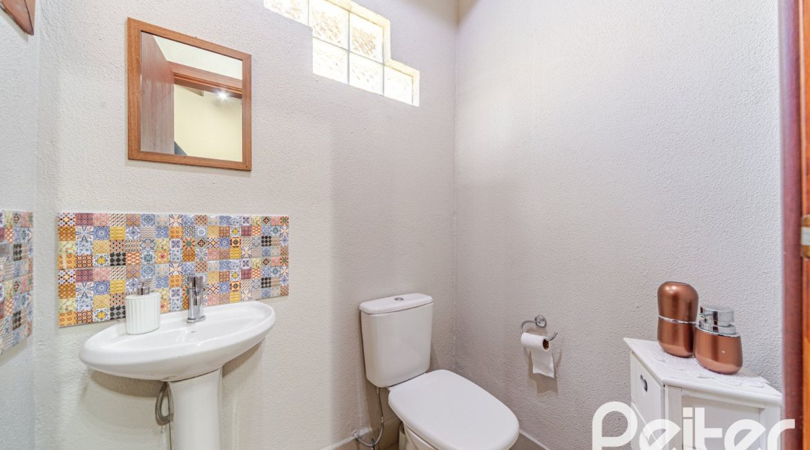 Casa em Condomínio à venda com 179m², 4 dormitórios, 1 suíte, 2 vagas, no bairro Cavalhada em Porto Alegre