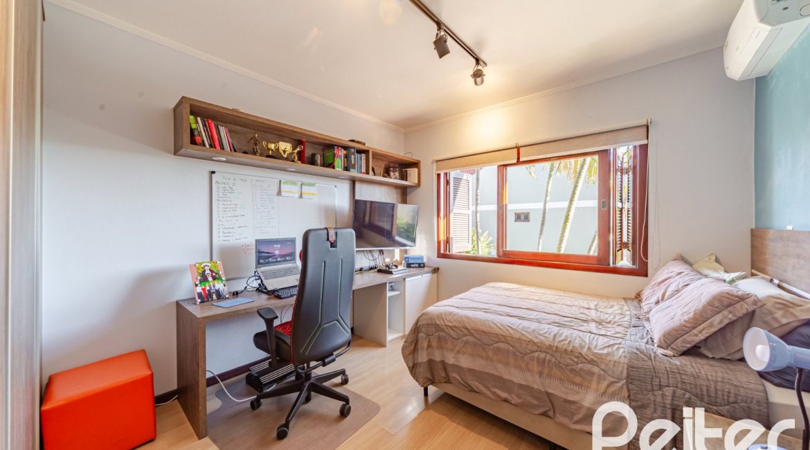 Casa em Condomínio à venda com 179m², 4 dormitórios, 1 suíte, 2 vagas, no bairro Cavalhada em Porto Alegre