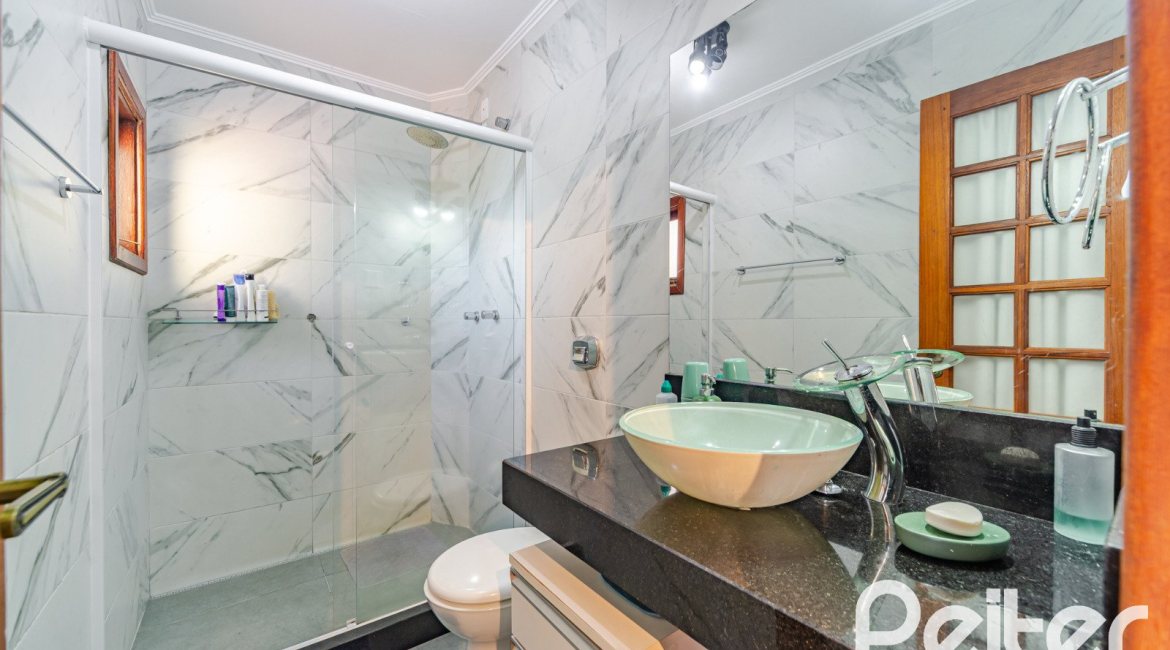 Casa em Condomínio à venda com 179m², 4 dormitórios, 1 suíte, 2 vagas, no bairro Cavalhada em Porto Alegre