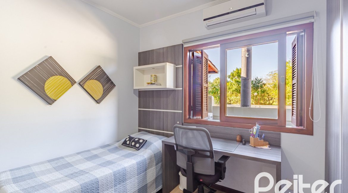 Casa em Condomínio à venda com 179m², 4 dormitórios, 1 suíte, 2 vagas, no bairro Cavalhada em Porto Alegre