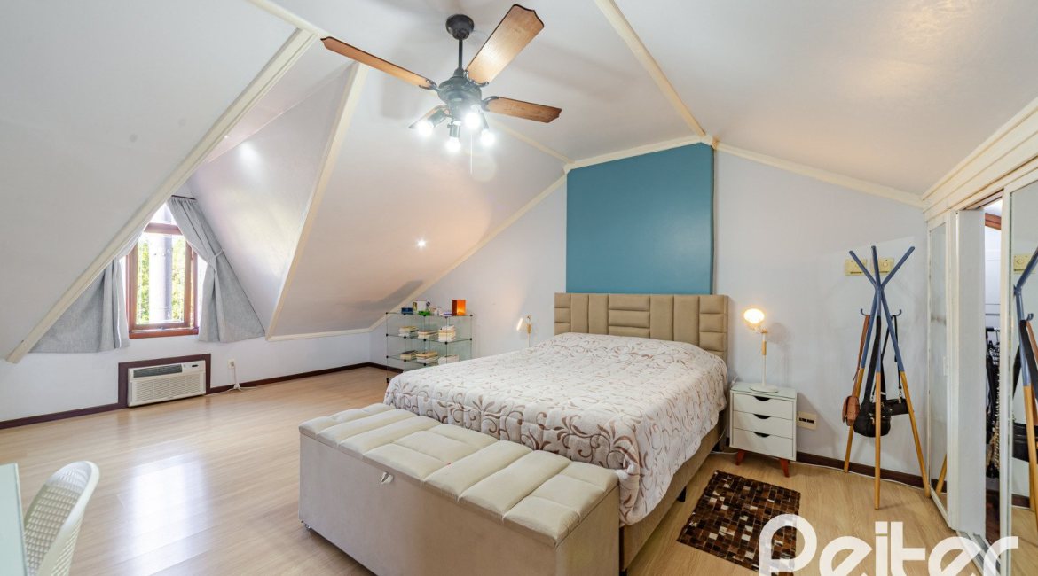 Casa em Condomínio à venda com 179m², 4 dormitórios, 1 suíte, 2 vagas, no bairro Cavalhada em Porto Alegre