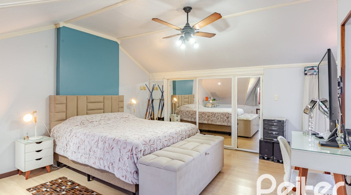 Casa em Condomínio à venda com 179m², 4 dormitórios, 1 suíte, 2 vagas, no bairro Cavalhada em Porto Alegre