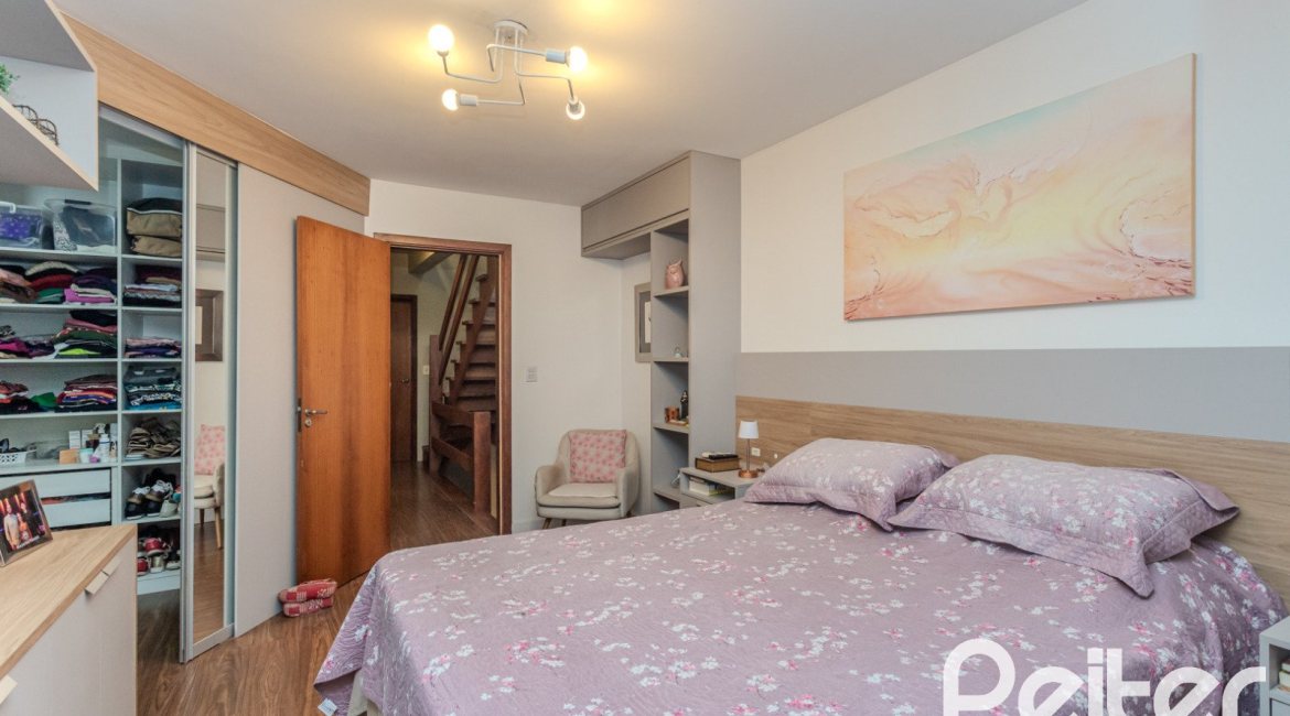 Casa em Condomínio à venda com 154m², 3 dormitórios, 1 suíte, 2 vagas, no bairro Tristeza em Porto Alegre