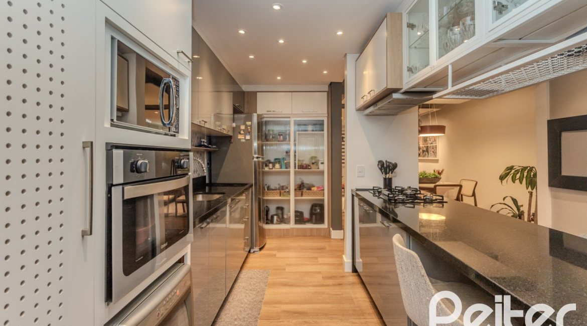Casa em Condomínio à venda com 154m², 3 dormitórios, 1 suíte, 2 vagas, no bairro Tristeza em Porto Alegre