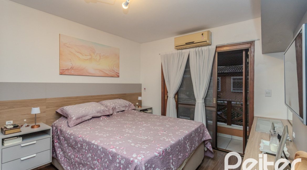 Casa em Condomínio à venda com 154m², 3 dormitórios, 1 suíte, 2 vagas, no bairro Tristeza em Porto Alegre