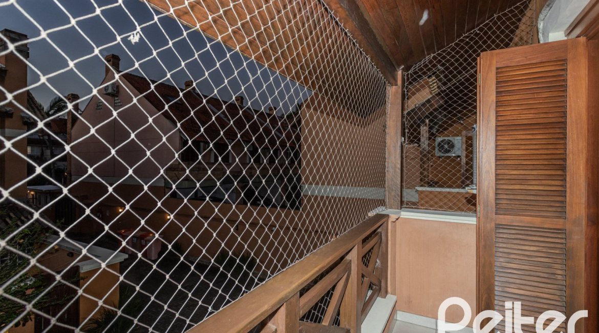 Casa em Condomínio à venda com 154m², 3 dormitórios, 1 suíte, 2 vagas, no bairro Tristeza em Porto Alegre