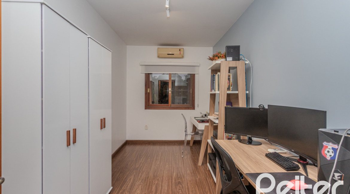 Casa em Condomínio à venda com 154m², 3 dormitórios, 1 suíte, 2 vagas, no bairro Tristeza em Porto Alegre
