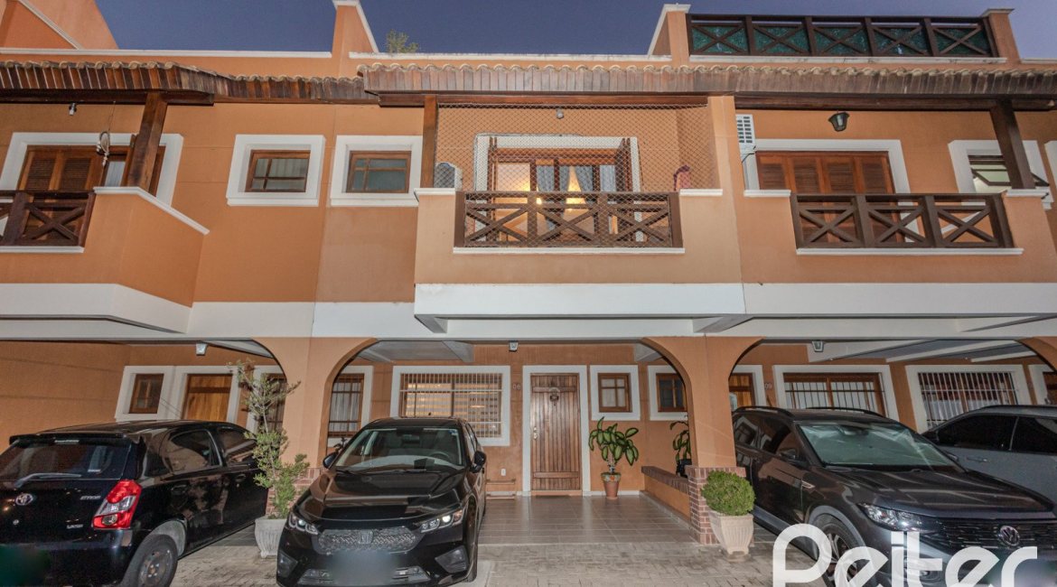 Casa em Condomínio à venda com 154m², 3 dormitórios, 1 suíte, 2 vagas, no bairro Tristeza em Porto Alegre