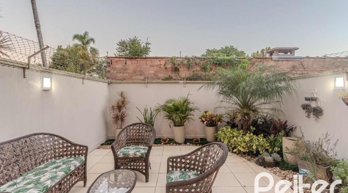 Casa em Condomínio à venda com 154m², 3 dormitórios, 1 suíte, 2 vagas, no bairro Tristeza em Porto Alegre