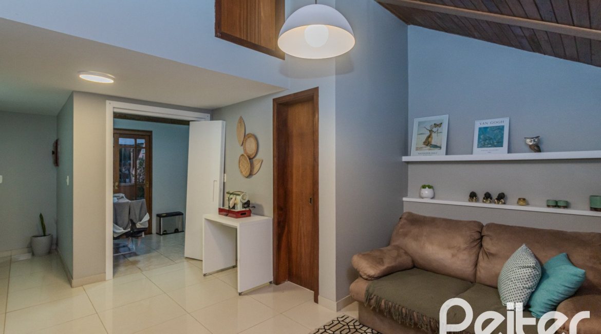 Casa em Condomínio à venda com 154m², 3 dormitórios, 1 suíte, 2 vagas, no bairro Tristeza em Porto Alegre