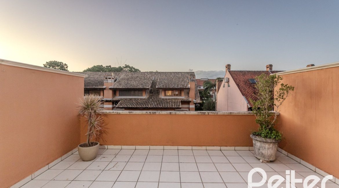 Casa em Condomínio à venda com 154m², 3 dormitórios, 1 suíte, 2 vagas, no bairro Tristeza em Porto Alegre