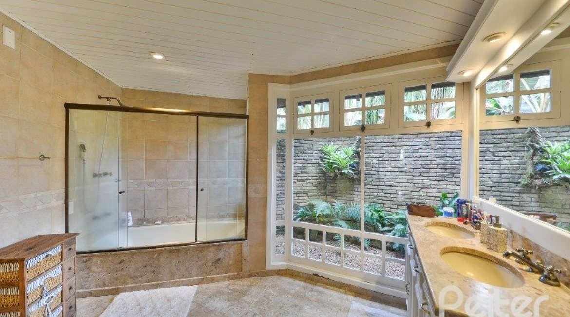  à venda, no bairro  em 