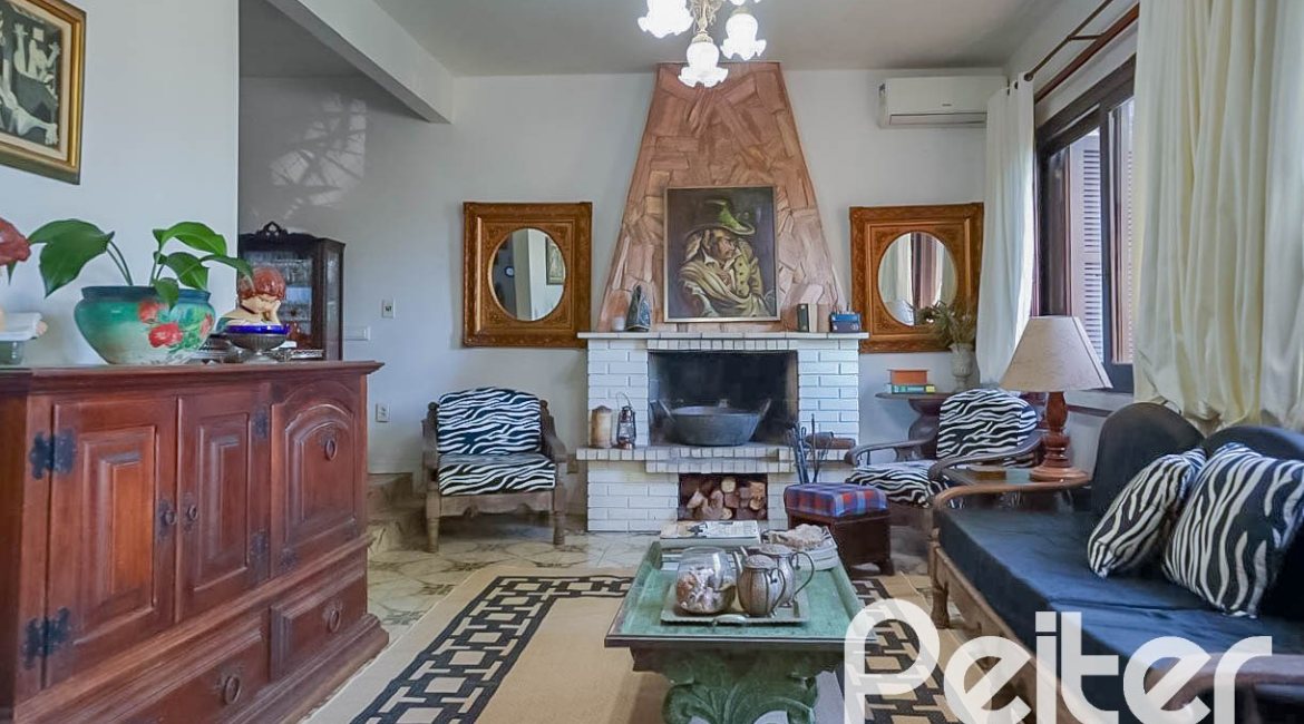 Casa à venda com 405m², 3 dormitórios, 1 suíte, no bairro Tristeza em Porto Alegre