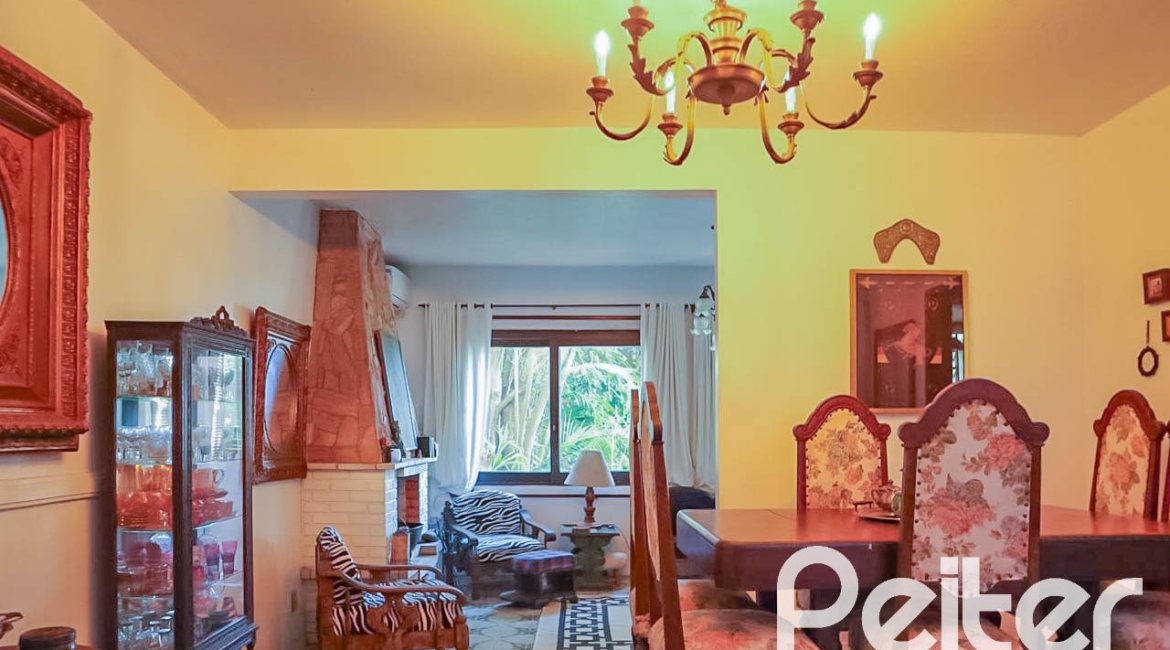 Casa à venda com 405m², 3 dormitórios, 1 suíte, no bairro Tristeza em Porto Alegre