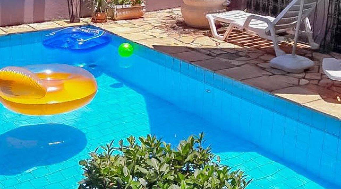 Casa à venda com 405m², 3 dormitórios, 1 suíte, no bairro Tristeza em Porto Alegre