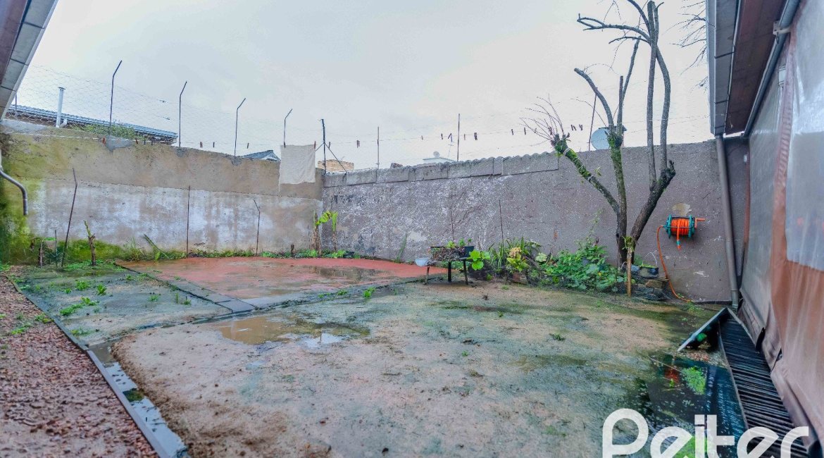 Casa à venda com 279m², 5 dormitórios, 1 suíte, 2 vagas, no bairro Ipanema em Porto Alegre